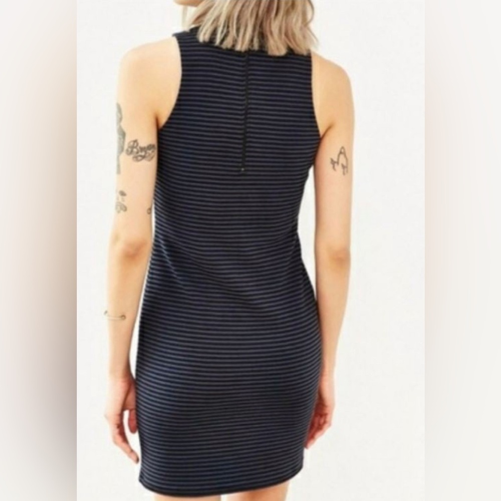 🔥5/$30🔥URBAN OUTFITTERS SILENCE + NOISE MOCK NECK DRESS - Picture 2 of 11